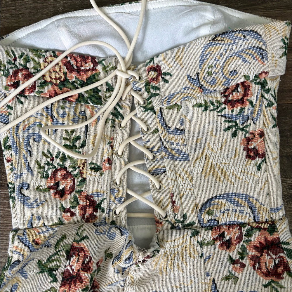 Edikted Strapless Floral Tapestry Strapless Mini Dress XS Extra Small - Picture 4 of 5